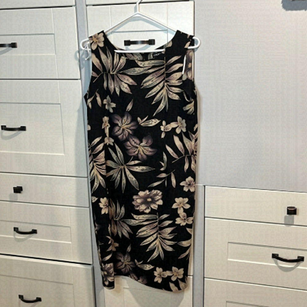 Courtenay. Stretch. Floral dress. Comfort. Sleeveless. Black. Tan. Size 12.